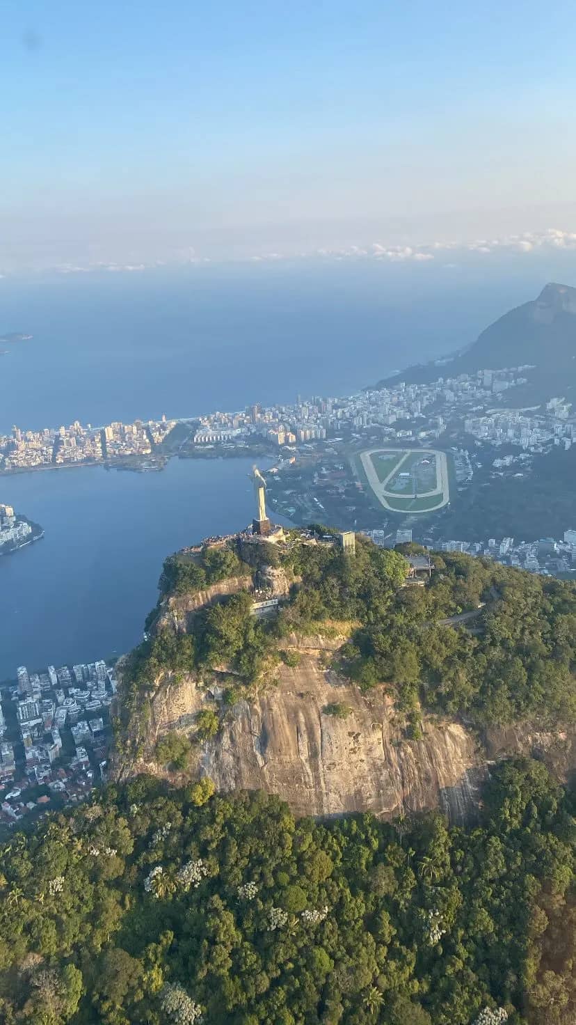 Bairros da Zona Sul e o mar ao fundo